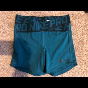 Nike Pro Intertwist shorts size S